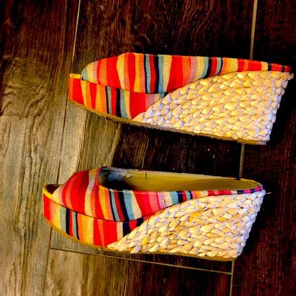 Chinese Laundry multicolor sandals size 7.5 GUC - Picture 1 of 6